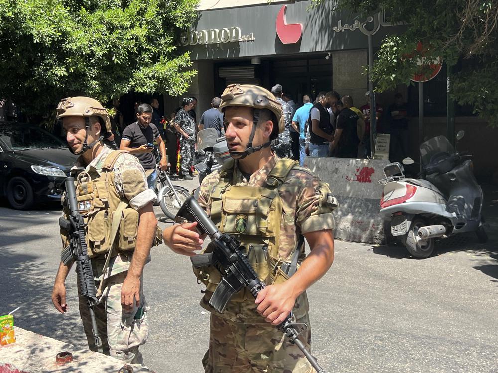 Lebanon Bank raid october Lebanese protesters